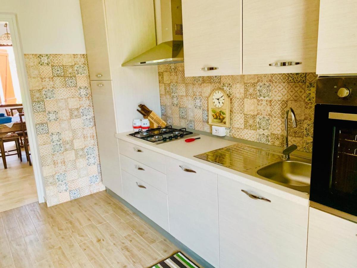 Casa Vacanze 'Sa Corbula' Porto Columbu - Perd'E Sali エクステリア 写真